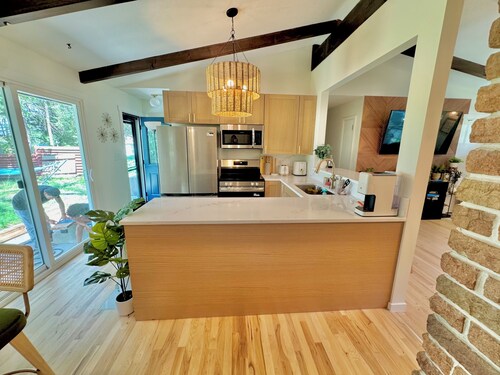 Spacious, beautiful 5 Bed, 2.5 Bath modern house in Saint Paul for extended stay