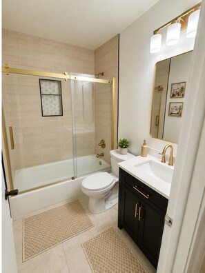 Bathroom - Spacious, beautiful 5 Bed, 2.5 Bath modern house in Saint Paul for extended stay (Saint Paul)