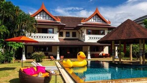 Basic Villa | Kolam renang