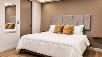 Habitación doble Deluxe, vista al jardín | Ropa de cama de alta calidad, edredón y camas con pillow-top