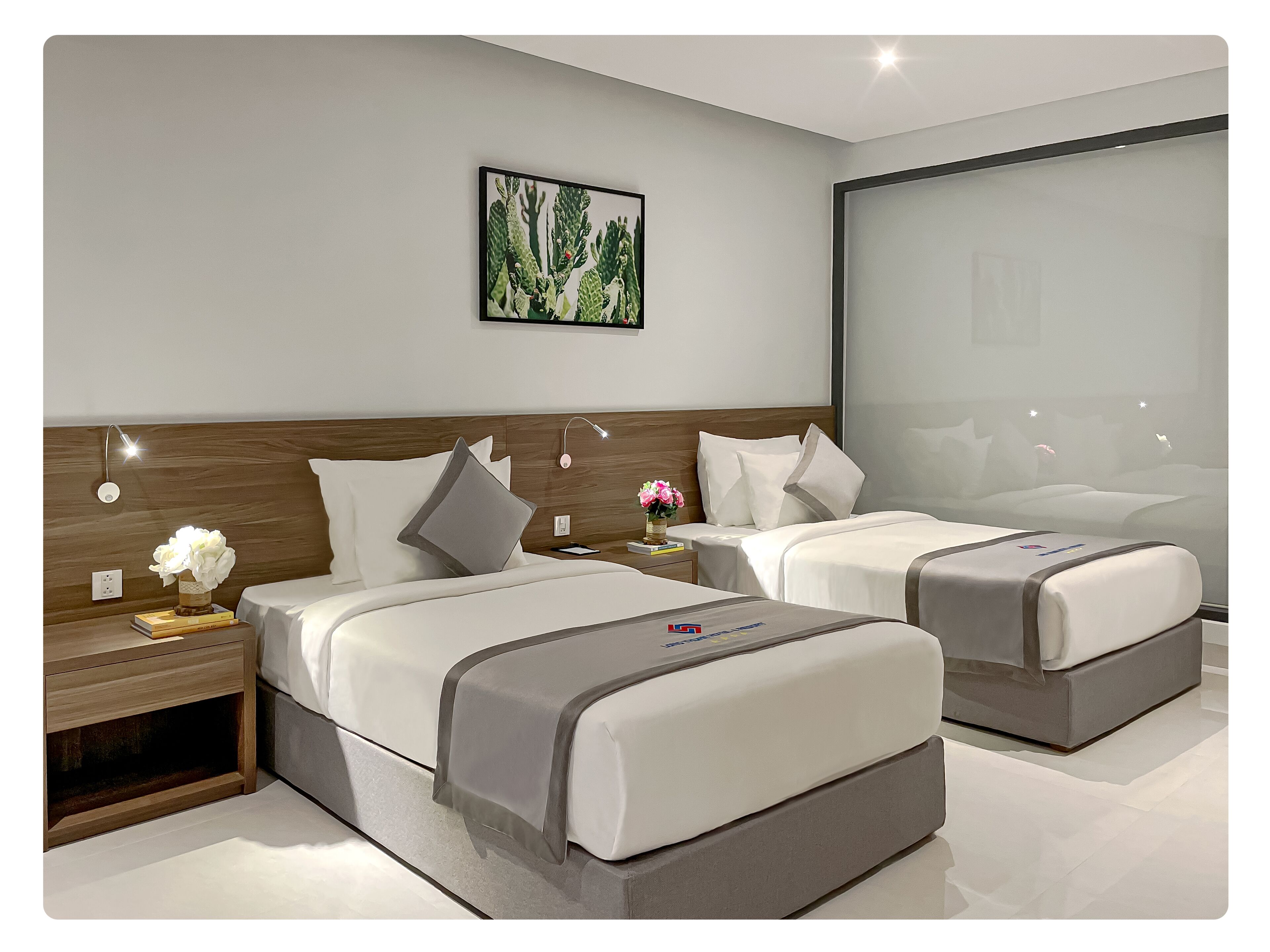 Deluxe Twin Room, Balcony, Ocean View | Minibar, free WiFi, bed sheets