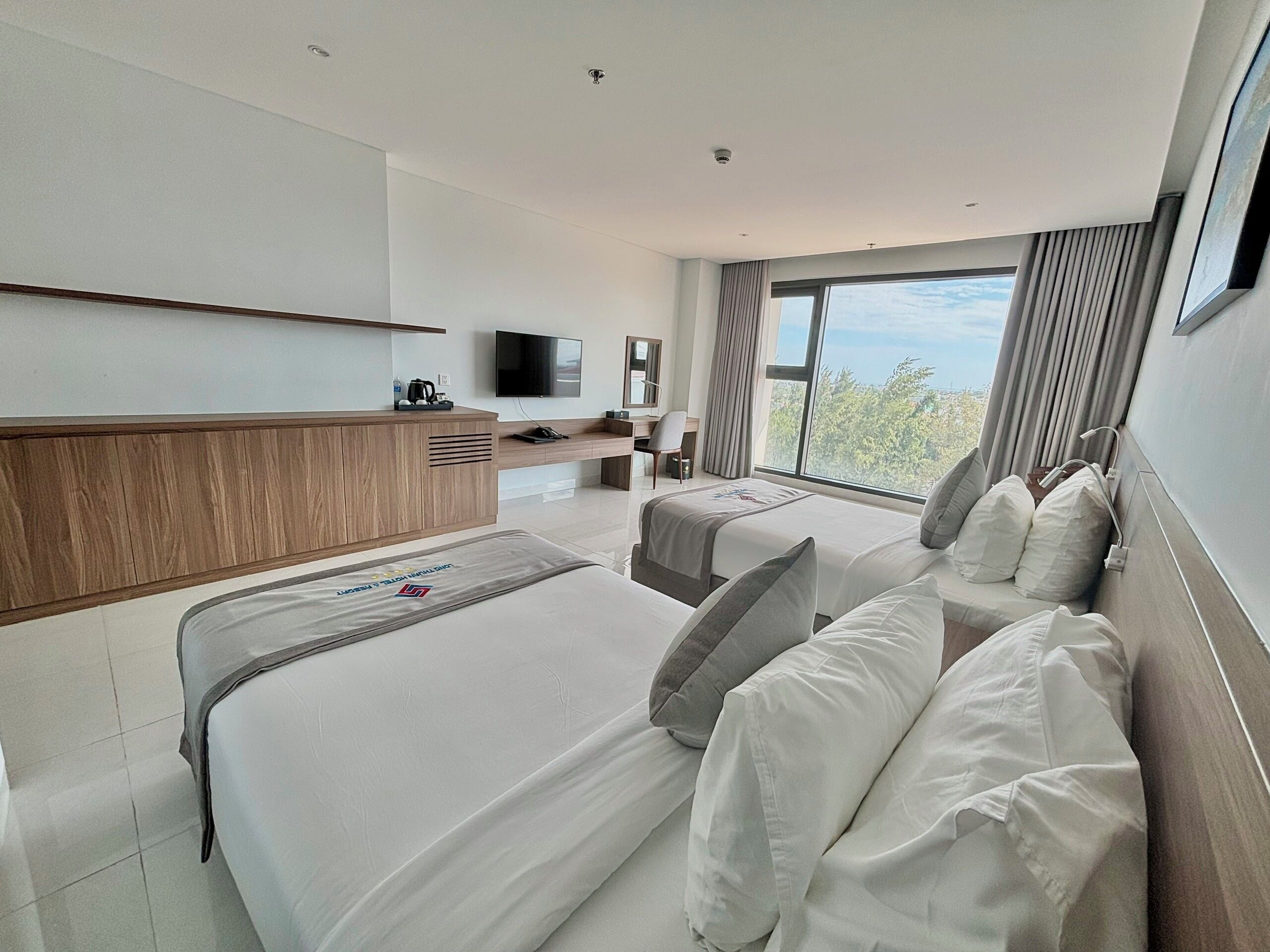 Phòng 2 giường đơn Deluxe, quang cảnh bãi biển | Truy cập Internet không dây miễn phí 