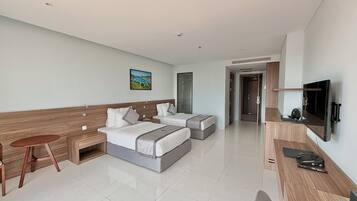 Minibar, free WiFi, bed sheets