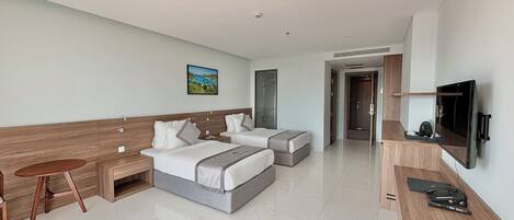 Deluxe Twin Room, Balcony, Ocean View | Minibar, free WiFi, bed sheets