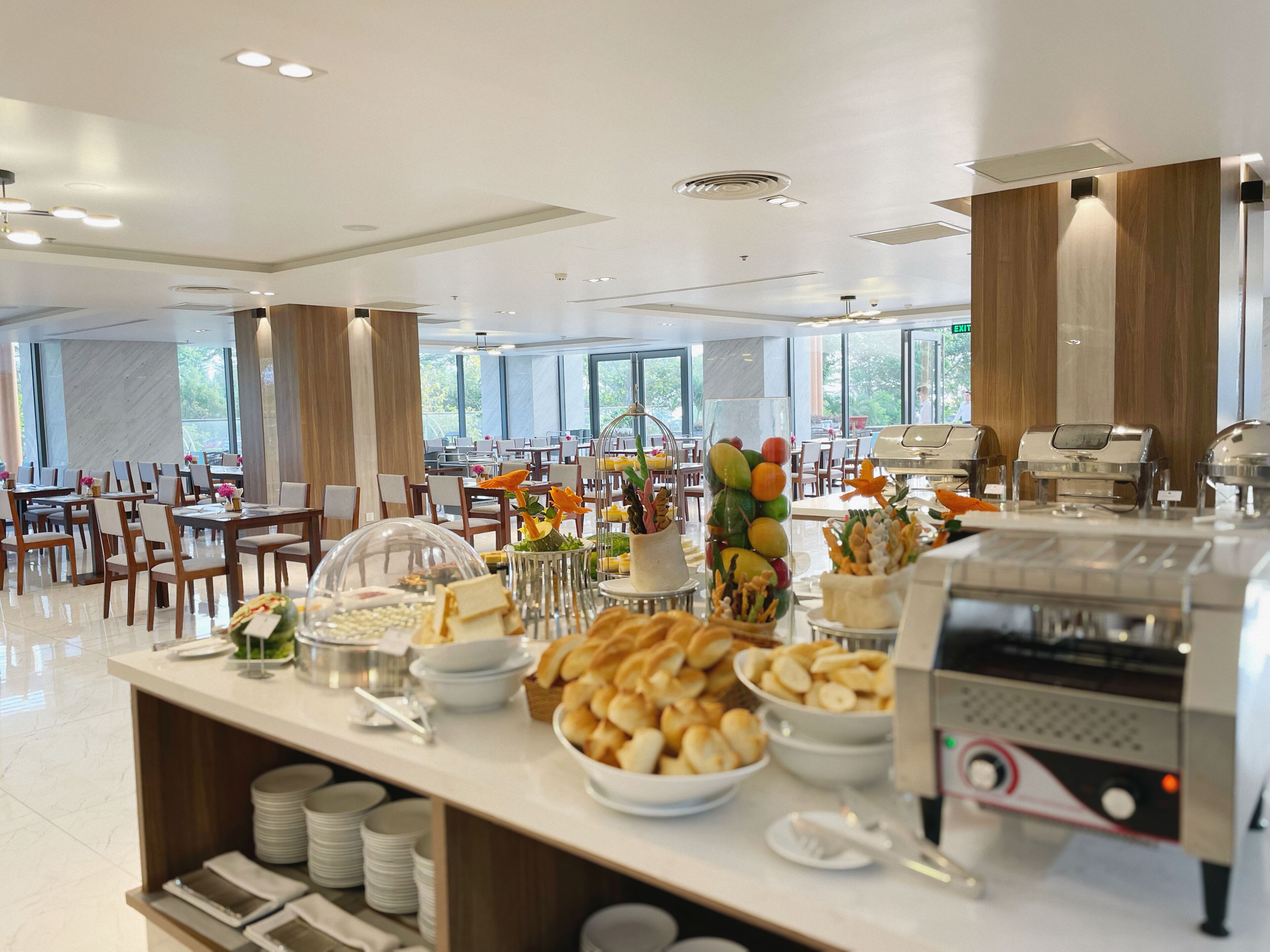 Free daily buffet breakfast