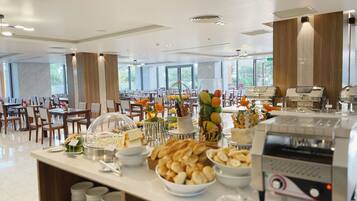 Free daily buffet breakfast