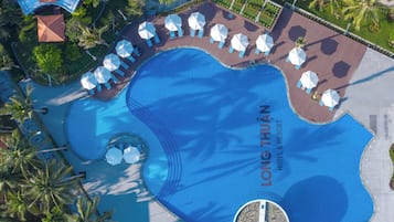 2 piscines extérieures