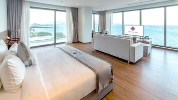 Minibar, free WiFi, bed sheets