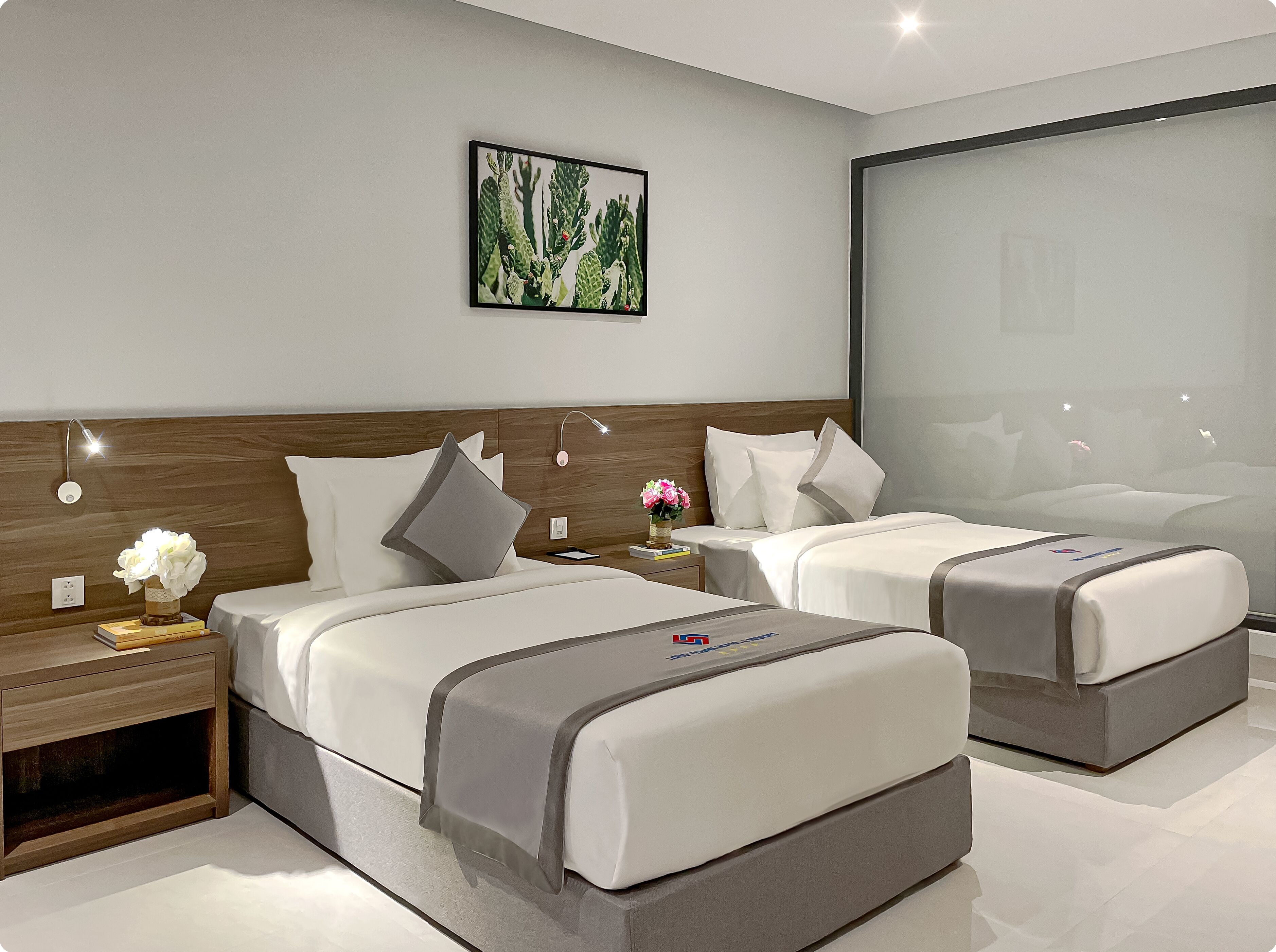 Habitación Deluxe con 2 camas individuales, balcón, vista al océano | Minibar, wifi gratis y ropa de cama 
