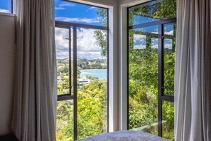 Room - Huruhi Bay Retreat by Waiheke Pure - Views, spacious retreat, central location (Waiheke Island)