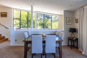 Dining - Huruhi Bay Retreat by Waiheke Pure - Views, spacious retreat, central location (Waiheke Island)