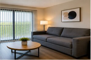 Quarto clássico, vista para a cidade | Área de estar