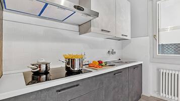 Appartamento Standard, 3 camere da letto, balcone (Bono Deluxe: 3BR Home in Desenzano) | Cucina privata