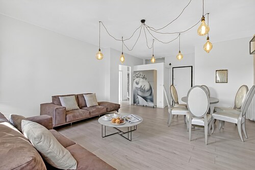 Bono Deluxe: 3BR Home in Desenzano