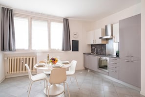 Familienapartment, 1 Schlafzimmer, Klimaanlage (Franklin's House Como) | Eigene Küche