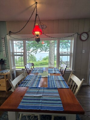 Dining - Oceanfront Perrydise (Perry)