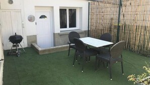 Outdoor dining - CHAMBORD Apartment with a garden (Saint-Laurent-Nouan)