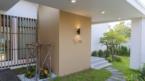 Two Bedroom Villa | Hiên