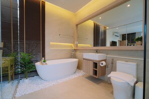 Grand Villa, Patio, Pool View | Bilik Mandi | Pengering rambut, tuala disediakan, sabun, syampu 