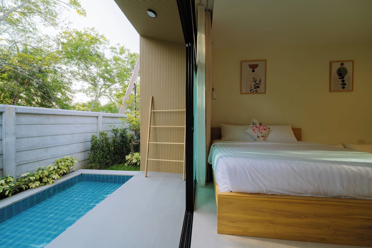  Two Bedroom Villa | Desk, bed sheets