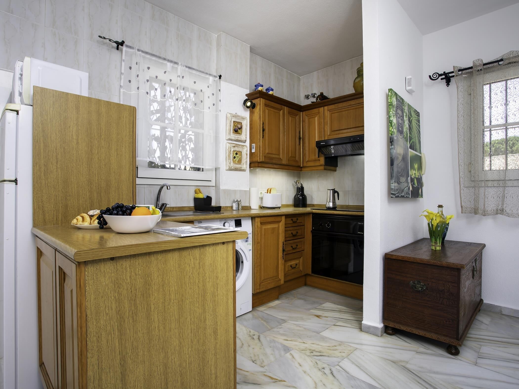 Fridge, microwave, oven, coffee/tea maker