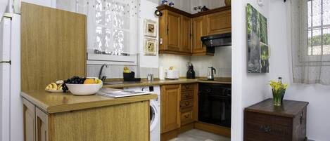 Fridge, microwave, oven, coffee/tea maker
