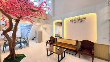 House, 4 Bedrooms | Living area | 32-inch flat-screen TV with cable channels