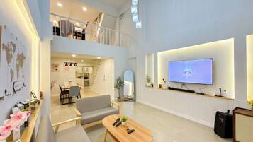 House, 2 Bedrooms | Living area | 32-inch flat-screen TV with cable channels