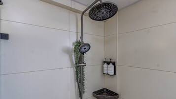 Deluxe Apartment, Balcony | Bathroom
