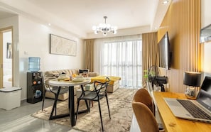 Apartament Deluxe, balcó | Servei de restauració