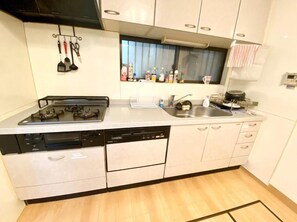 Dormitorio compartido, solo para mujeres | Cocina privada | Refrigerador y microondas 