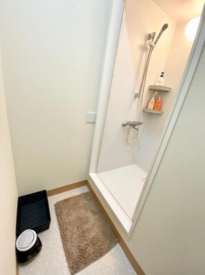 Dormitorio compartido, solo para mujeres | Baño