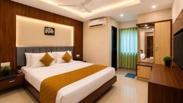 Blackout curtains, iron/ironing board, free WiFi