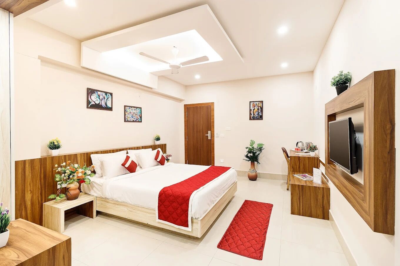 Deluxe Double Room, Courtyard View | Blackout curtains, iron/ironing board, free WiFi