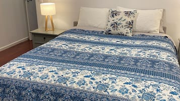 2 bedrooms, iron/ironing board, internet, bed sheets