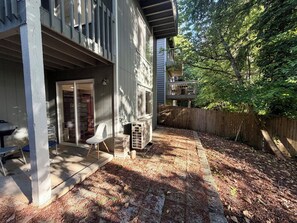 Terrace/patio - Backyard Studio Near Lake WA, UW, & Hospitals (Seattle)