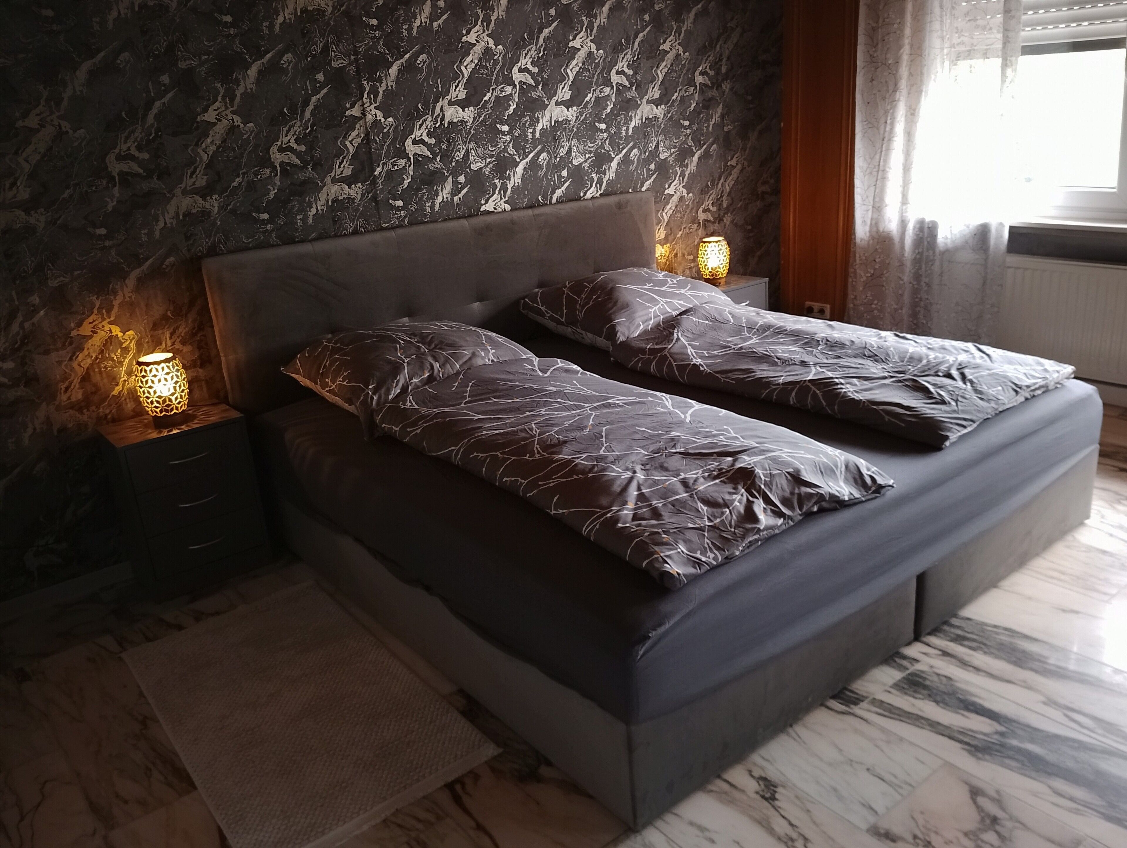 WiFi, bed sheets