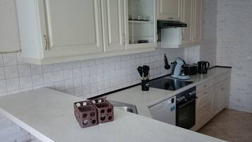 Kühlschrank, Ofen, Herdplatte, Geschirrspüler