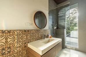 Villa, 3 habitaciones, alberca privada, vista a la playa | Baño | Toallas 