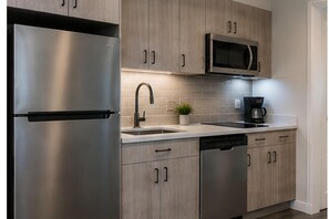 Comfort Suite | Private kitchen - Celwyn Urban Hotel (Toronto)