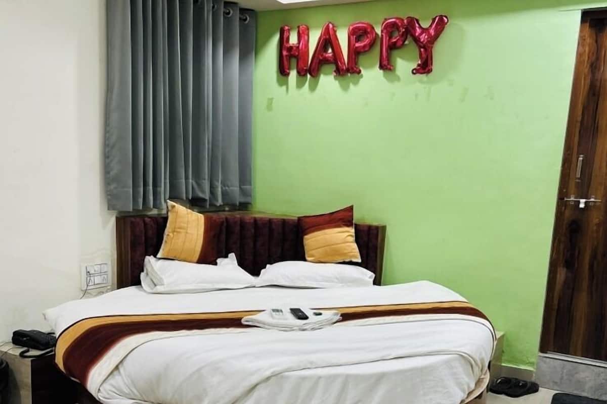 ห้องพรีเมียม | เครื่องนอนระดับพรีเมียม, เตียงเมมโมรีโฟม, โต๊ะทำงาน