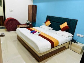 Deluxe Room | Premium bedding, memory foam beds, desk, laptop workspace - HOTEL VIVANTA (ahmedabad)