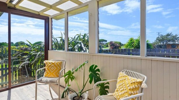 Terrace/patio - Seabreeze Retreat by the Beach (Sulphur Creek)
