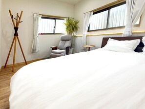 Blackout drapes, soundproofing, iron/ironing board, free WiFi - shio (Osaka)