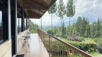 Villa, 2 Bedrooms | Outdoor dining