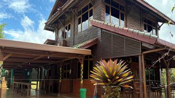 Villa, 6 Bedrooms | Garden view