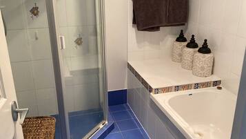 Room, 2 Bedrooms, Accessible | Bathroom