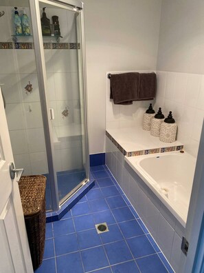 Kamar, 2 kamar tidur, akses difabel | Kamar mandi