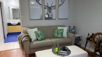 Room, 2 Bedrooms, Accessible | Living room