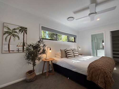 Central Wagga Villa - All of the Comforts